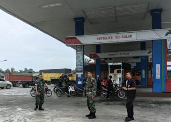 Babinsa Koramil 07/AKB Monitoring Stok BBM di SPBU Simpang Marbau Labura