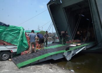 Kapal ADRI XCII-BM Berlayar Angkut Bantuan Kemanusiaan ke Tiga Wilayah Terdampak Bencana di Sumatera