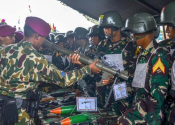 Prajurit Buaya Petarung Kenalkan Persenjataan dan Alutsista Pasukan Infanteri Korps Marinir Pada Taruna AAL Tingkat I Angkatan 74