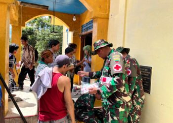 Tim Dukkes Satgas Gulbencal Kodam I/BB Berikan Pelayanan Kesehatan bagi Warga Terdampak Banjir dan Longsor di Adiankoting