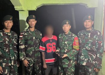 Keberhasilan Pendekatan Humanis, Satgas Pamtas Yonarhanud 2 Kostrad Terima Senjata Api dari Warga Perbatasan