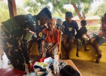 Tingkatkan Kesehatan Masyarakat, Satgas Pamtas Yonarhanud 2 Kostrad Gelar Pelayanan Kesehatan Keliling