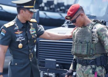 Kasdam V/Brawijaya Tunjukkan Sinergi Matra pada Upacara Hari Armada RI Tahun 2025