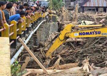 TNI Kerahkan Yon Zipur I/DD Pasang Jembatan Bailey Penghubung Tapsel-Tapteng