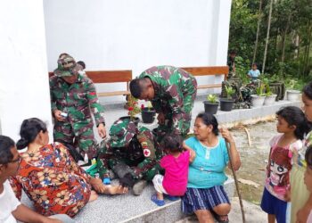 TNI Terobos 20 Titik Longsor Dengan Berjalan Kaki, Logistik Bencana Didorong ke Wilayah Terisolir Tapteng