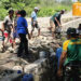 Satgas Pos Fohuk Perbaiki Tanggul Jalan Trans Log di Desa Loonuna