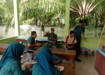 Babinsa Imbau Pelajar SMAN 7 Babahrot Jauhi Bullying dan Kenakalan Remaja