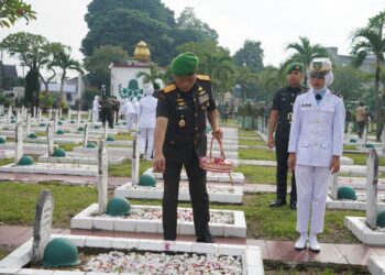 Korem 042/Gapu Gelar Ziarah Rombongan Peringati Hari Juang TNI AD ke-80 di TMP Satria Bhakti