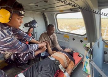EVAKUASI MEDIS UDARA DILAKSANAKAN TNI AL, KEPADA WARGA ACEH TAMIANG KE KRI DR. SOEHARSO-990