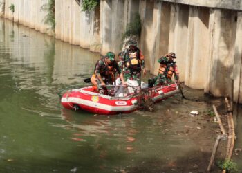 Kodim 0506/Tangerang Gelar Karya Bakti Bersih Setu Parigi, Upaya Mitigasi Banjir