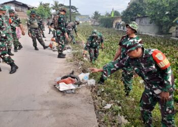 Dandim 0510/Trs bersama Anggota Ikut Karya Bakti Bersih Bersih Waduk Dan Sungai