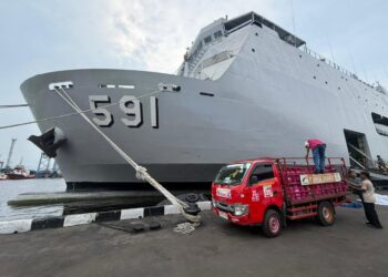 TNI AL KEMBALI SIAPKAN KRI, EMBARKASIKAN LOGISTIK HINGGA TABUNG GAS KEBUTUHAN MASYARAKA