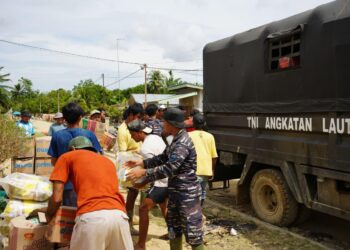 TNI AL SEBAGAI GARDA TERDEPAN, TERJUN LANGSUNG SALURKAN BANTUAN KEMANUSIAAN UNTUK WARGA TERDAMPAK BENCANA DI ACEH TAMIANG