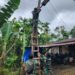 Satgas Gulbencal Kodam I/BB Pasang Lampu Tenaga Surya di Kecamatan Sitahuis
