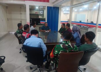 Babinsa Koramil 0201-16/TM Monitor Mediasi Laka Lantas di Simpang Kayu Besar