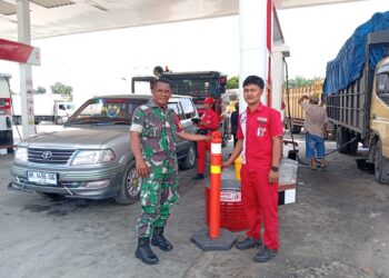 Babinsa Koramil 08/RP Monitoring Pengamanan Pengisian BBM di SPBU