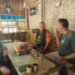 Babinsa Koramil 0201 – 07/Medan Tuntungan Ngobrol bareng bersama warga binaan di warung kopi