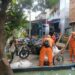Babinsa Koramil 01/TS Serka Suharno, Terus Berkontribusi dalam Kebersihan Lingkungan