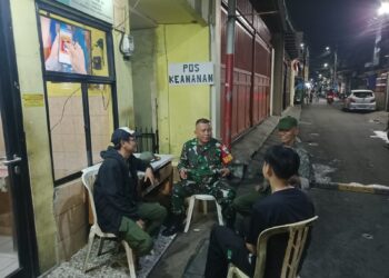 Koramil 02/TB Kodim 0503/JB Aktif Dampingi Siskamling Warga, Wujudkan Lingkungan Aman dan Kondusif
