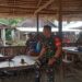 Bahas Situasi Menjelang Nataru, Babinsa Koramil 0201-14/PB Laksanakan Komsos Bersama Warga Di Wilayah