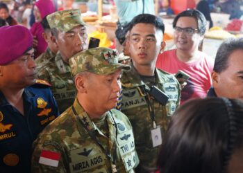 Pangdam XIII/Merdeka Dampingi Wapres Gibran Tinjau Stabilitas Harga Pangan di Pasar Bersehati Manado