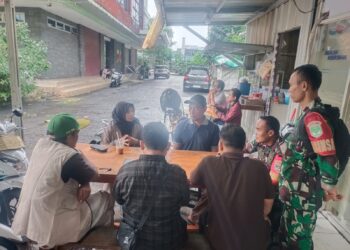 Babinsa Koramil Serpong Imbau Warga Jaga Keamanan dan Silaturahmi Jelang Nataru