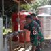 Atasi Krisis Air Bersih, Satgas Gulbencal Yonzipur I/DD Bersama Babinsa Koramil 01/BT Pasang Water Treatment di Lokasi Pengungsian