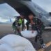 TNI AL DUKUNG PENANGANAN BENCANA ALAM MELALUI DISTRIBUSI LOGISTIK UDARA DI ACEH