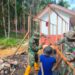 Satgas Gulbencal Kodam I/BB Bangun MCK di Pengungsian SDN Sipange 2, Tukka