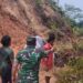 Tanah Longsor kembali Tutup Akses Tarutung–Sibolga, Koramil 23/Adiankoting Sigap Lakukan Penanganan