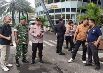 Personil Koramil 01/Tgr Pengamanan Pos PAM Nataru 2025/2026 di Tangcity