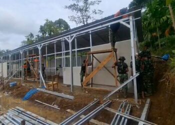 TNI AD Bangun Huntara untuk Korban Tanah Bergerak di Lima Puluh Kota