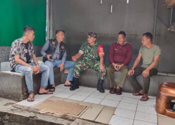 Tingkatkan Sinergitas dan Keakraban, Babinsa Koramil 01/Tamansari Laksanakan Komsos