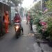 Peduli Lingkungan dan Kesehatan, Bersama PPSU Babinsa Sertu Abdul Madi Karbak di Kelurahan Glodok