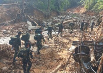Satgas Gulbencal Kodam I/BB, Dandim 0211/TT Pimpin Patroli Jalan Kaki dan Pembagian Logistik ke Desa Terisolir
