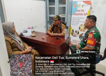 Babinsa Desa suka makmur Melaksanakan Komsos dengan perangkat desa