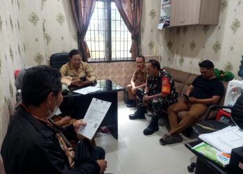 BABINSA KOMSOS DENGAN LURAH BESERTA STAF KELURAHAN DAN KEPLING