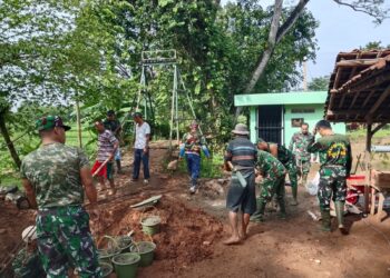 Bukti Nyata Manunggal TNI Bersama Rakyat, Koramil 06 Setu Renovasi Jembatan Gantung Manggala Penghubung Dua Kecamatan