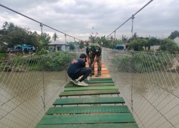 Satgas Gulbencal Kodam I/BB Lanjutkan Renovasi Jembatan Gantung Garuda di Deli Serdang