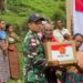 Satgas Pamtas Yonarhanud 2 Kostrad Berkolaborasi dengan Kodim 1618/TTU, Salurkan Bantuan Sembako