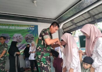 Wujud Kepedulian TNI Bersama Pemkab, Dandim 0510/Trs Bersama Wakil Bupati Berikan Santunan di Panti Asuhan  Amanah Assodiqiah