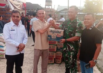 Dandim Abdya Salurkan Bantuan Sembako untuk Korban Banjir dan Longsor di Aceh