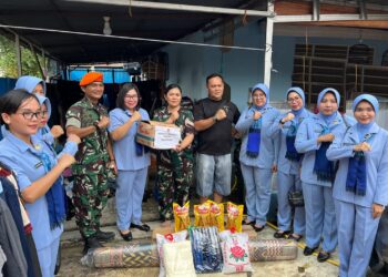 Resimen Arhanud 1 Pasgat Distribusikan Bantuan Sosial dari Panglima Korpasgat untuk Personel Pasgat Terdampak Banjir di Wilayah Medan