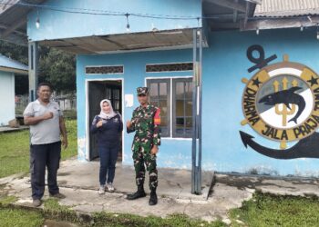 Patroli Bersama Komduk : Babinsa Koramil 07/Tambelan Komitmen Jaga Kondusifitas Di Pelabuhan Sri Bentayan
