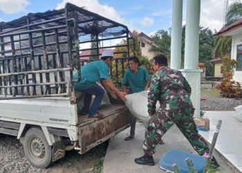Babinsa dan Pemdes di Babahrot Bantu Kumpulkan Gabah untuk Korban Banjir dan Longsor Aceh