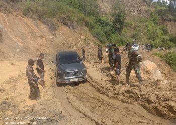 Dandim Abdya Instruksikan Prajurit Kebut Perbaikan Jalan Putus Akibat Banjir dan Longsor di Jalur Trangon-Gayo Lues