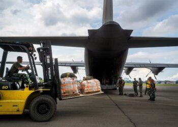 TNI Lakukan Airdrop Bantuan Sembako 5,4 Ton di Blankejeren, Gayo Lues