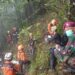Prajurit Marinir bersama Tim SAR Cari dan Evakuasi Korban Pesawat Jatuh di Pegunungan Maros