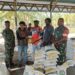 Agar Berjalan Dengan Lancar dan Tepat Sasaran, Babinsa Koramil Kokonao Dampingi Petugas Bulog Salurkan Bantuan Raskin