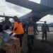 TNI AL DISTRIBUSIKAN BANTUAN SEMBAKO PADA MASYARAKAT TAKENGON MELALUI UDARA